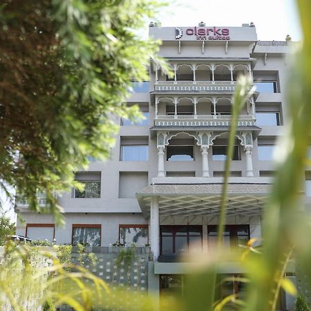 Clarks Inn Suites Raipur Экстерьер фото