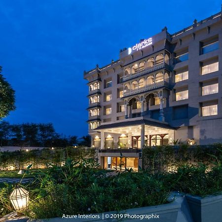 Clarks Inn Suites Raipur Экстерьер фото