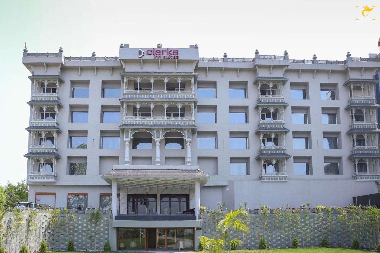 Clarks Inn Suites Raipur Экстерьер фото