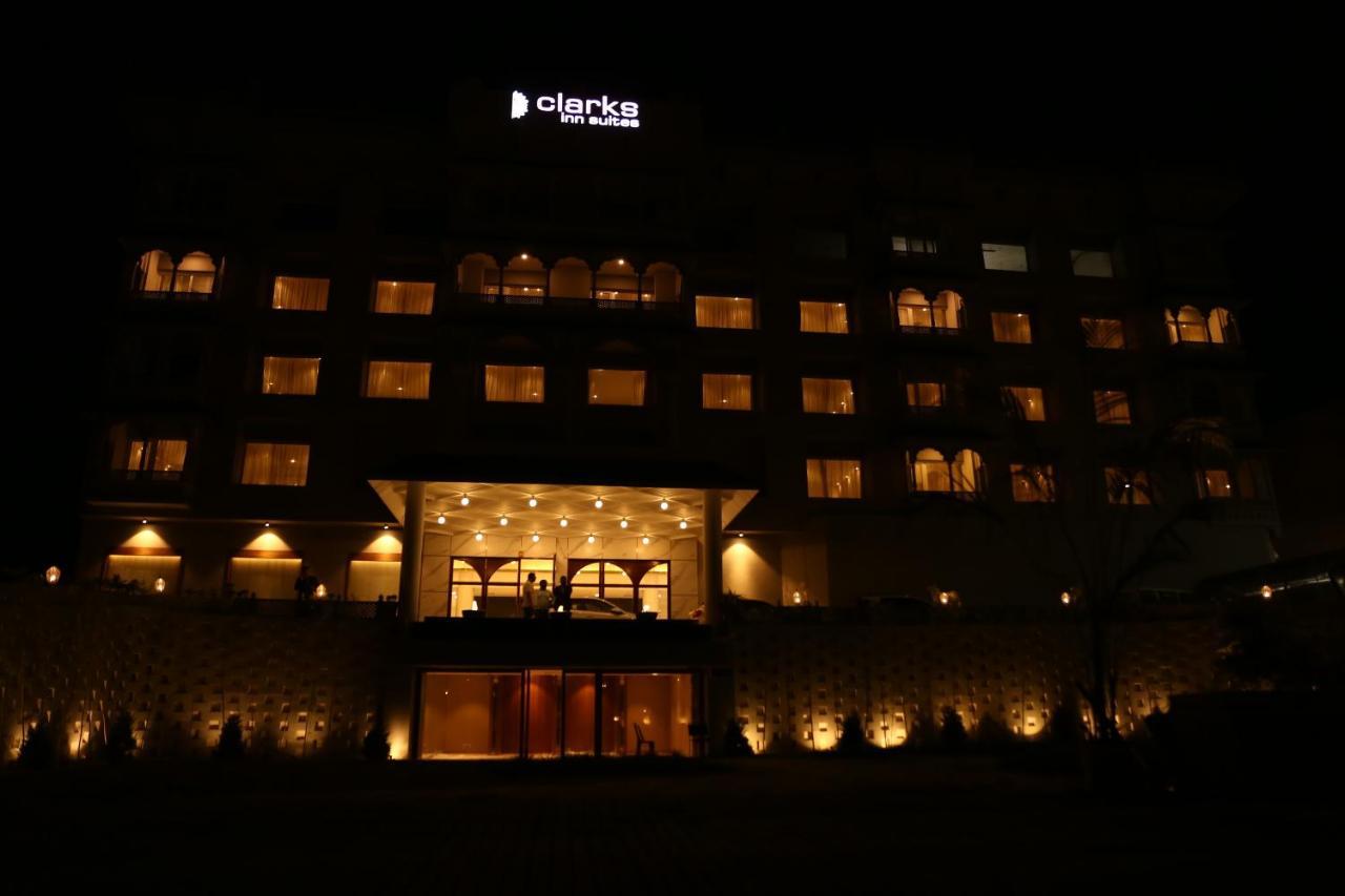 Clarks Inn Suites Raipur Экстерьер фото