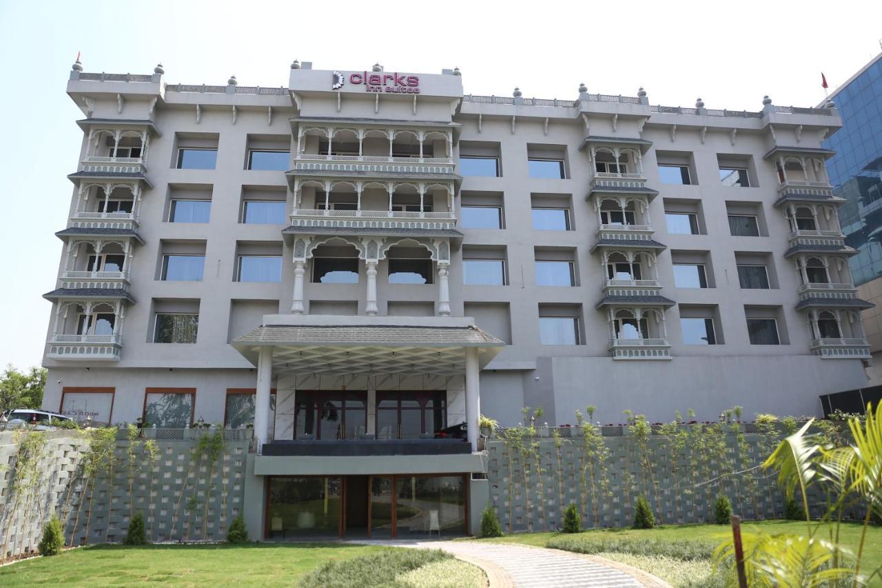 Clarks Inn Suites Raipur Экстерьер фото