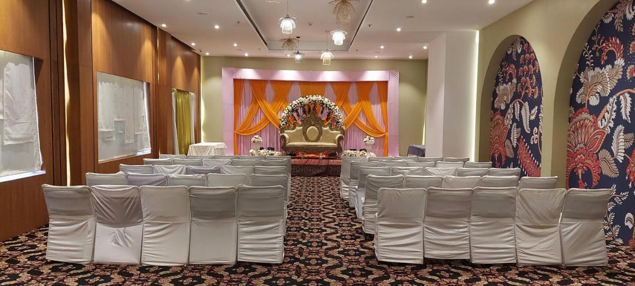 Clarks Inn Suites Raipur Экстерьер фото