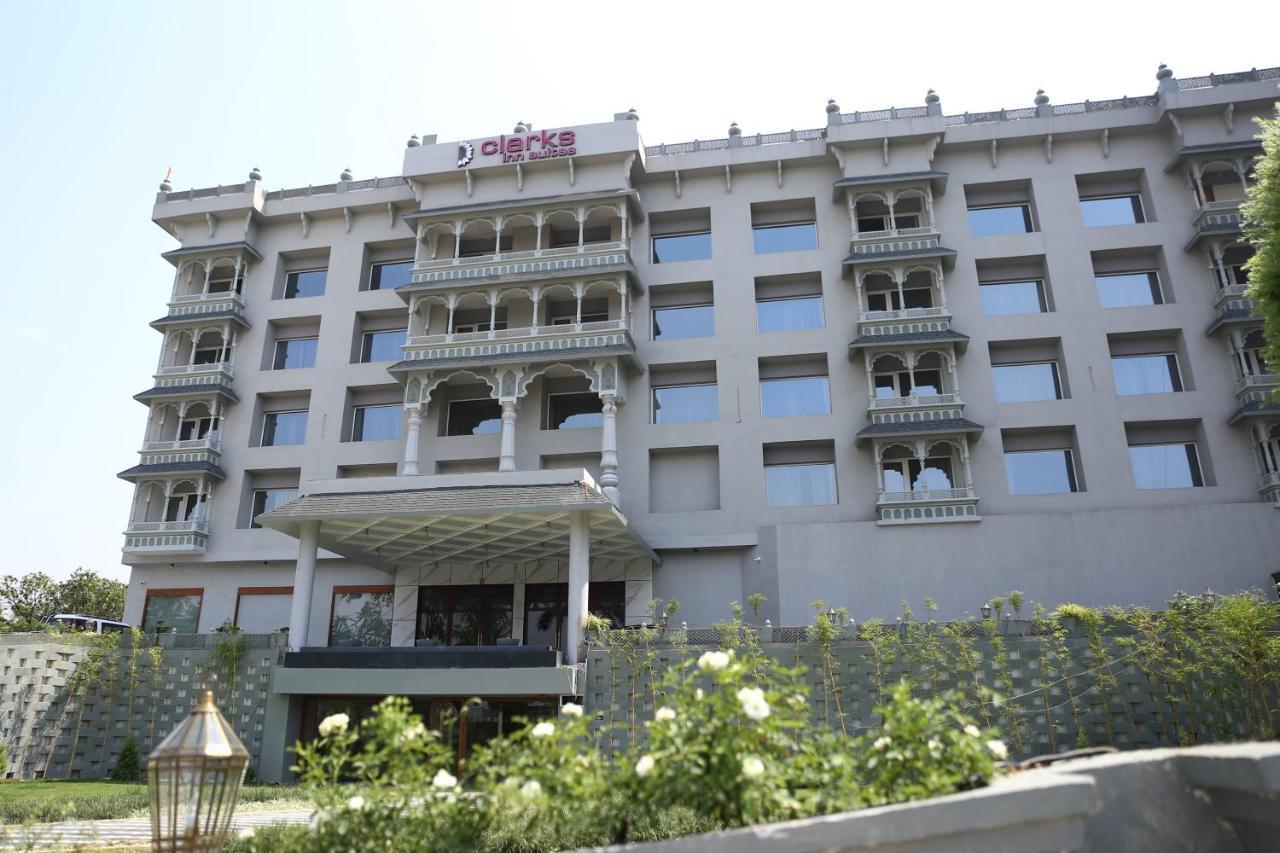 Clarks Inn Suites Raipur Экстерьер фото