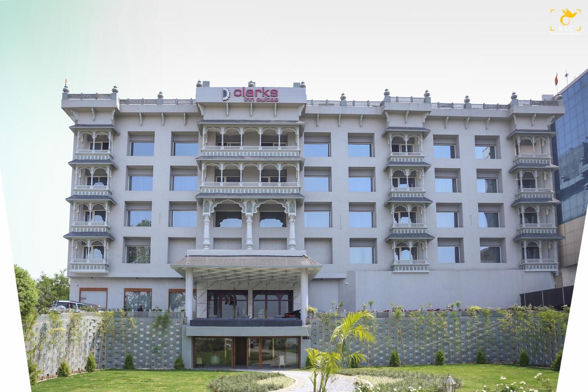 Clarks Inn Suites Raipur Экстерьер фото