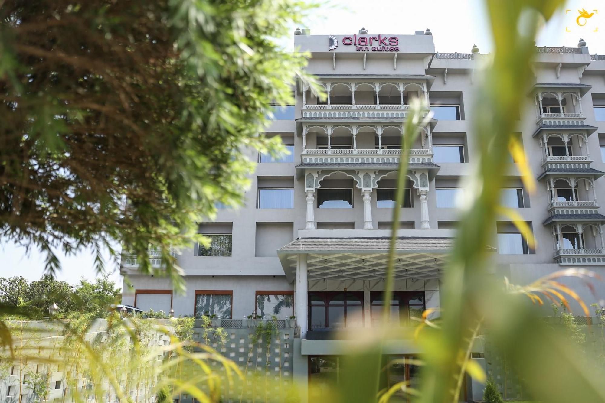 Clarks Inn Suites Raipur Экстерьер фото