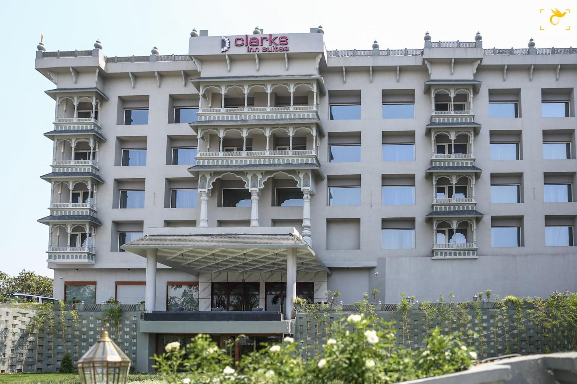 Clarks Inn Suites Raipur Экстерьер фото