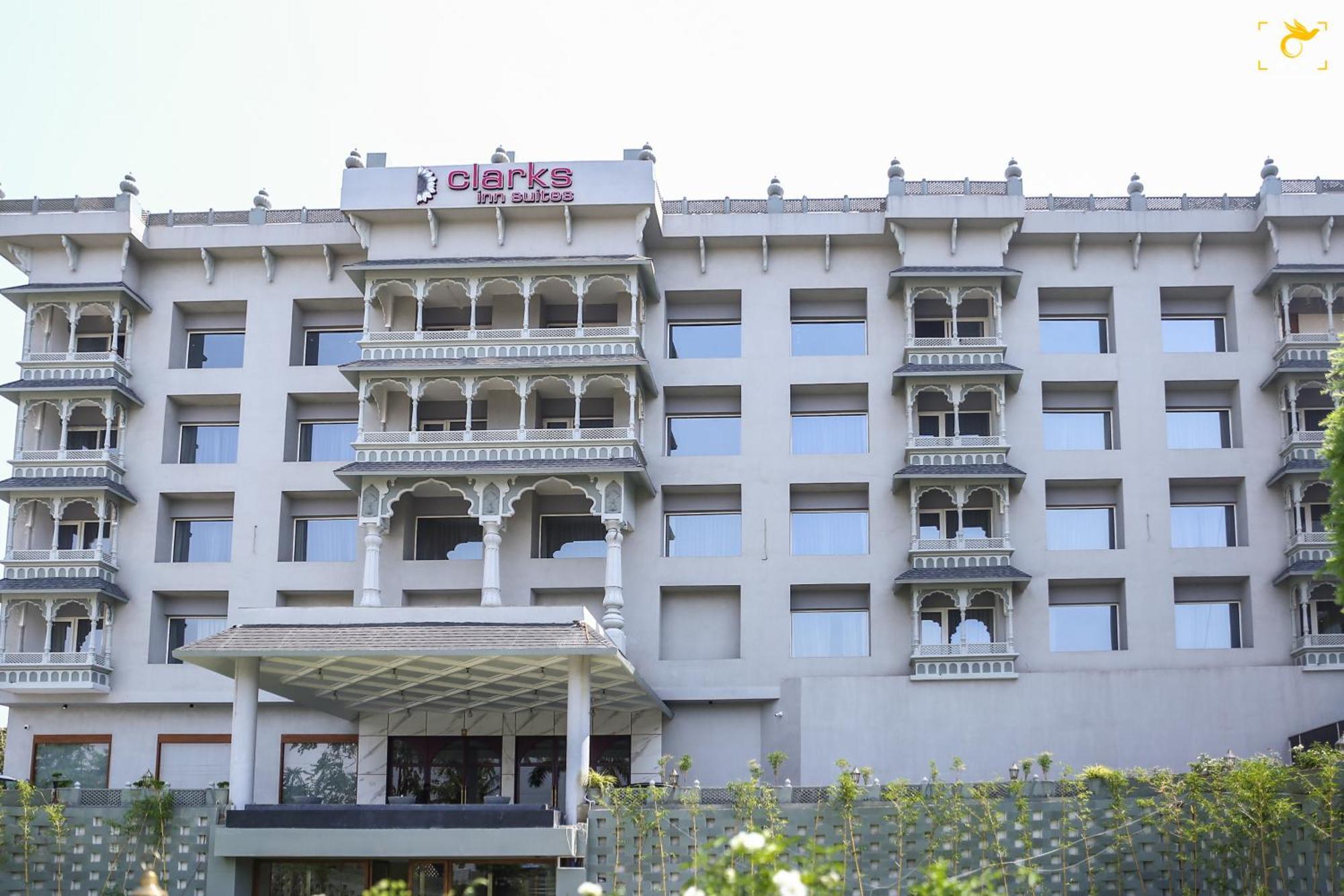 Clarks Inn Suites Raipur Экстерьер фото