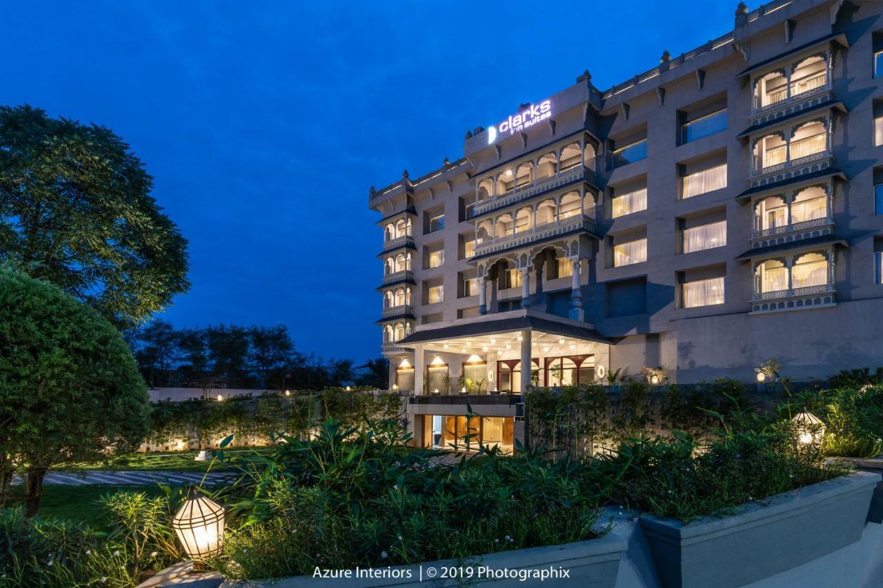 Clarks Inn Suites Raipur Экстерьер фото