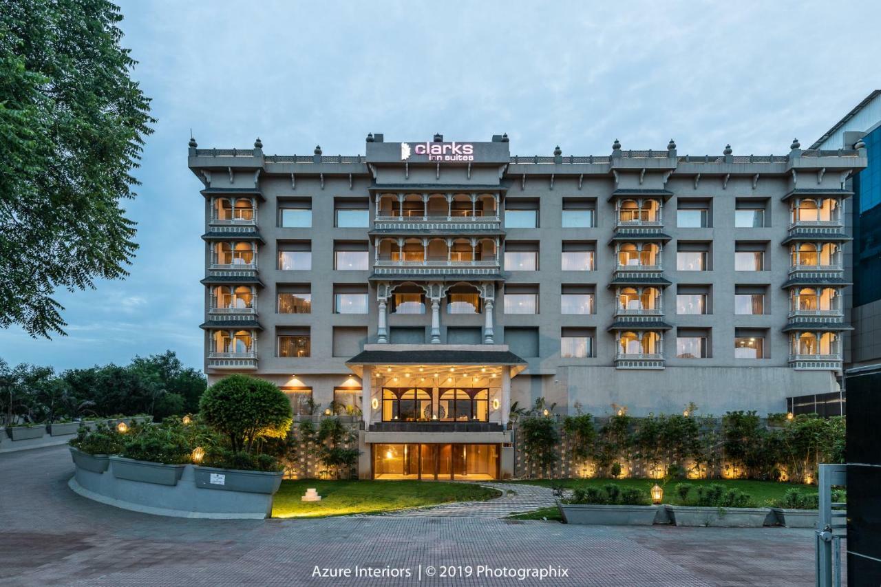 Clarks Inn Suites Raipur Экстерьер фото